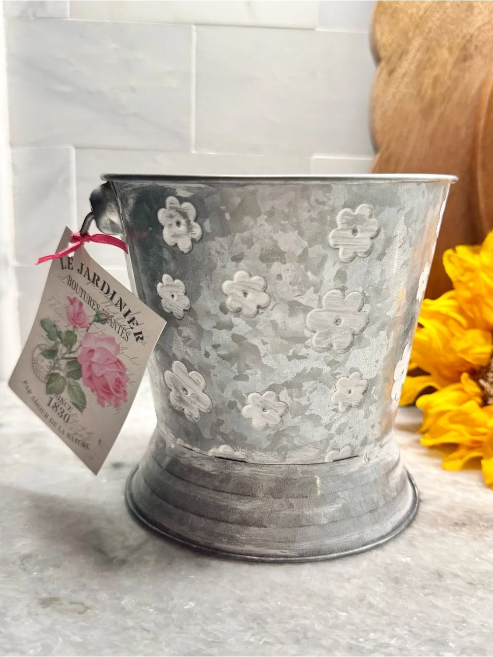 New Rustic Cottage Daisy Flower Print Metal Bucket Planter Holder Decor - 5.25”